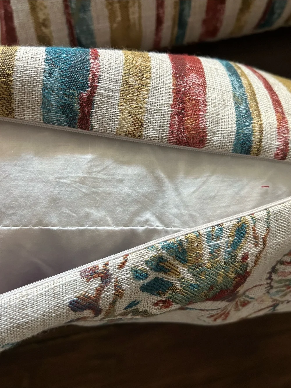 Set of 2 Lumbar 25”x13” Floral Striped Pillows Unbranded No MaterialTag